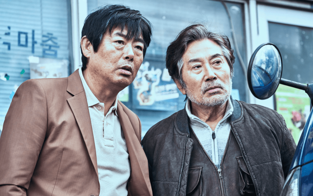 누군가를-관찰하는-심덕수와-박평달