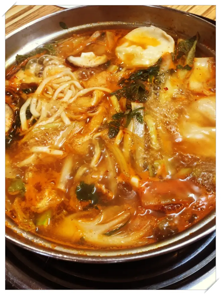 김영철의-동네한바퀴-충남-공주-만두전골집-식당