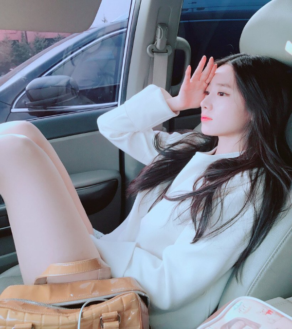 (베리굿) 조현 차에서 휴식하는 조현, 꿀피부와 최강 몸매