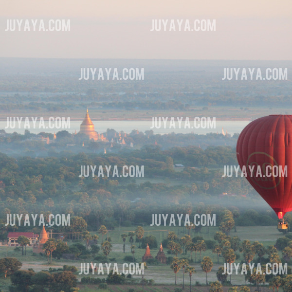 열기구에 탑승해 촬영한 미얀마 바간 평원의 풍경.