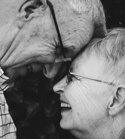 은퇴한 시니어 부부