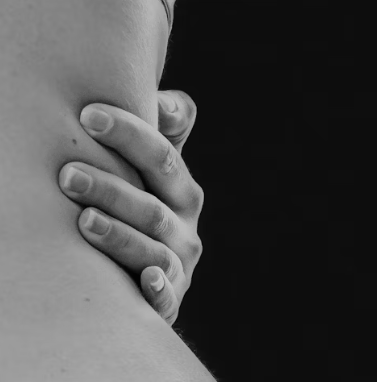 오른쪽 갈비뼈 아래 통증 원인 대처법