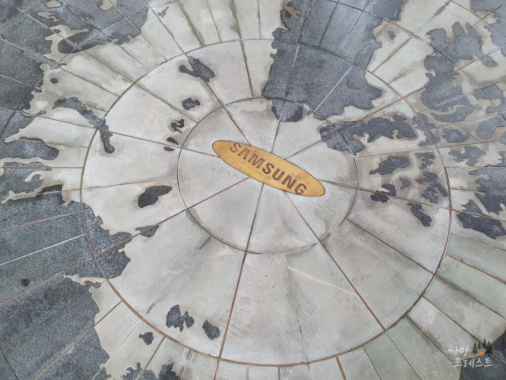 삼성인력개발원 창조관 신발 포토존