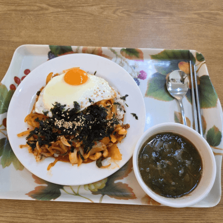 한식맛집 무지개분식 오징어덮밥 한상구성