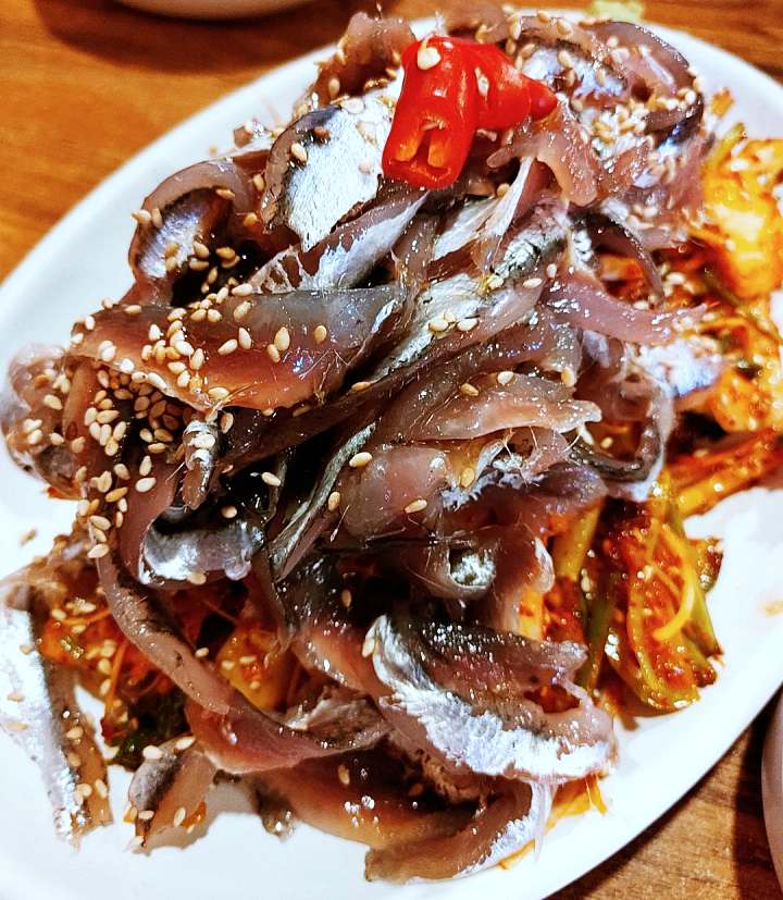 식객 허영만 백반기행 조성모 편 생 멸치회 정식 정성가득 계란말이 반찬 경주 맛집 소개