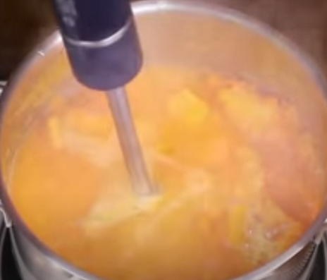 늙은 호박 믹서기에 갈기