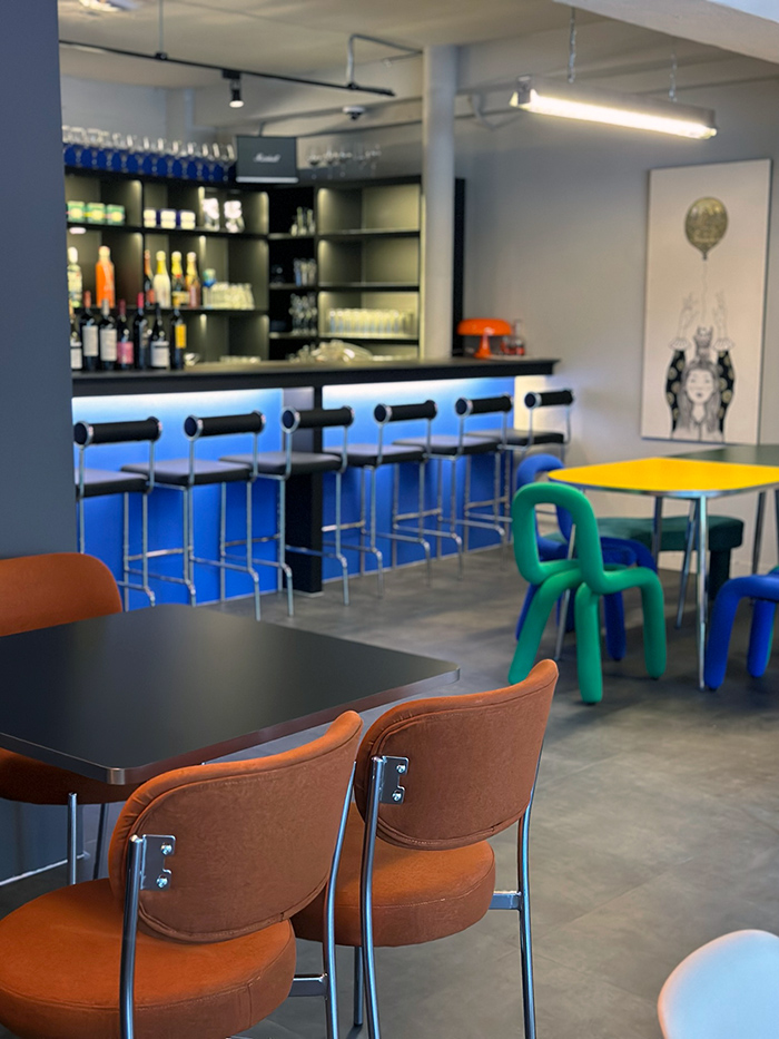 을지로 신상 카페 을지작업 CAFE & BAR 낮에는 커피, 저녁엔 칵테일바