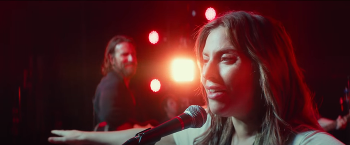 잭슨 덕분에 엘리는 날개를 펼쳤습니다.. (영화'스타 이즈 본')