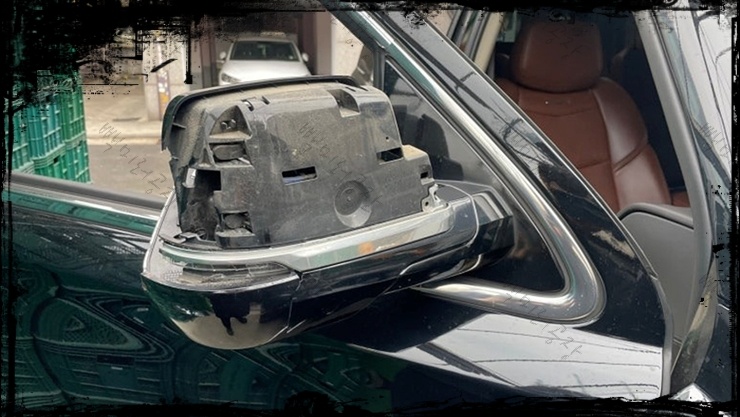 캐딜락 에스컬레이드 조수석 사이드미러 조수석 파손 수리 전