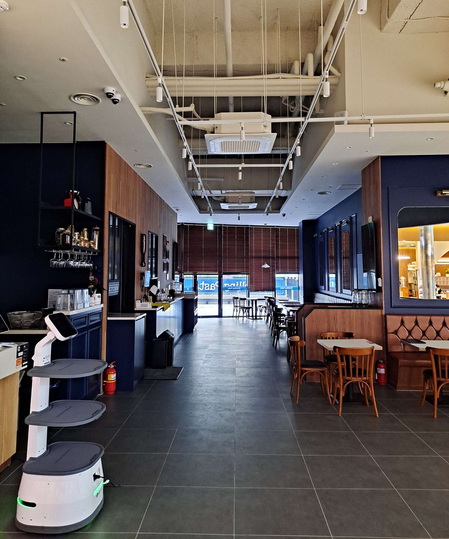 불꺼진 롤링파스타 매장