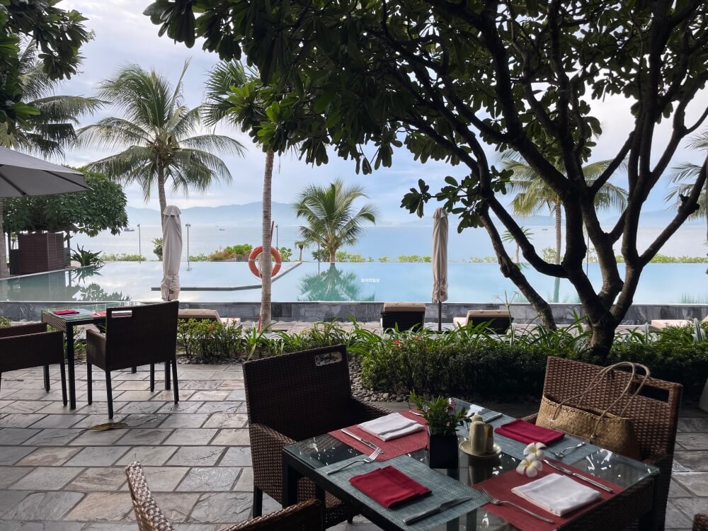 나트랑 아미아나 리조트 조식당 바카로 - 비치뷰 좌석