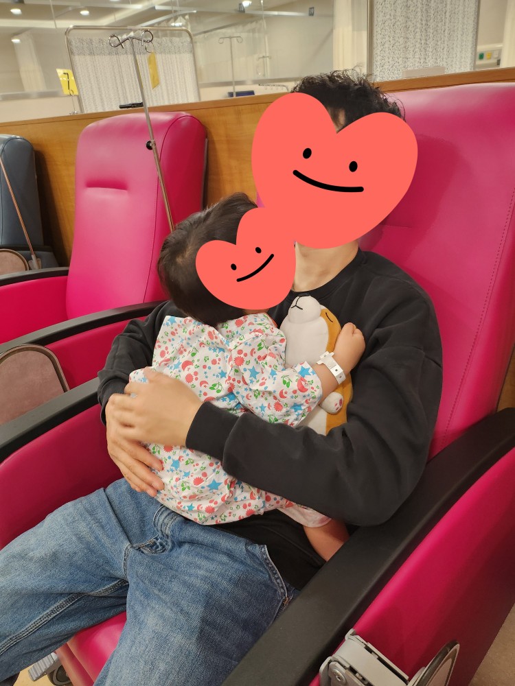 아이를 안고 있는 아빠