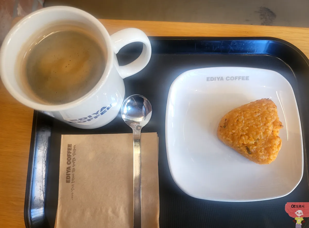 경기도-남양주시-다산동-이디야-커피-한잔과-구운-매콤로제-삼각김밥