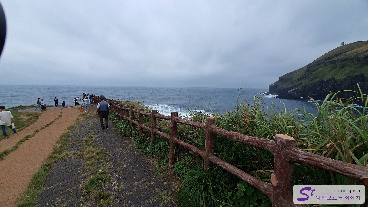 검멀레로 내려가는 길
