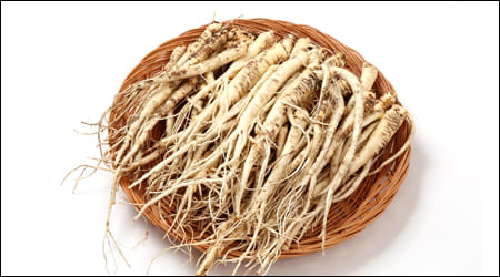 도라지가 담긴 바구니