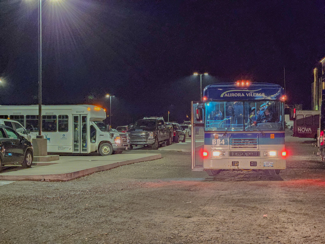 옐로나이프 오로라 투어 셔틀버스