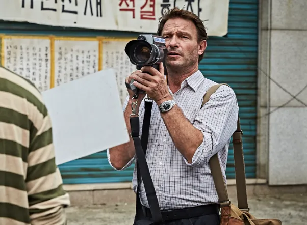 위르겐 힌츠페처 역(토마스 크레취만)