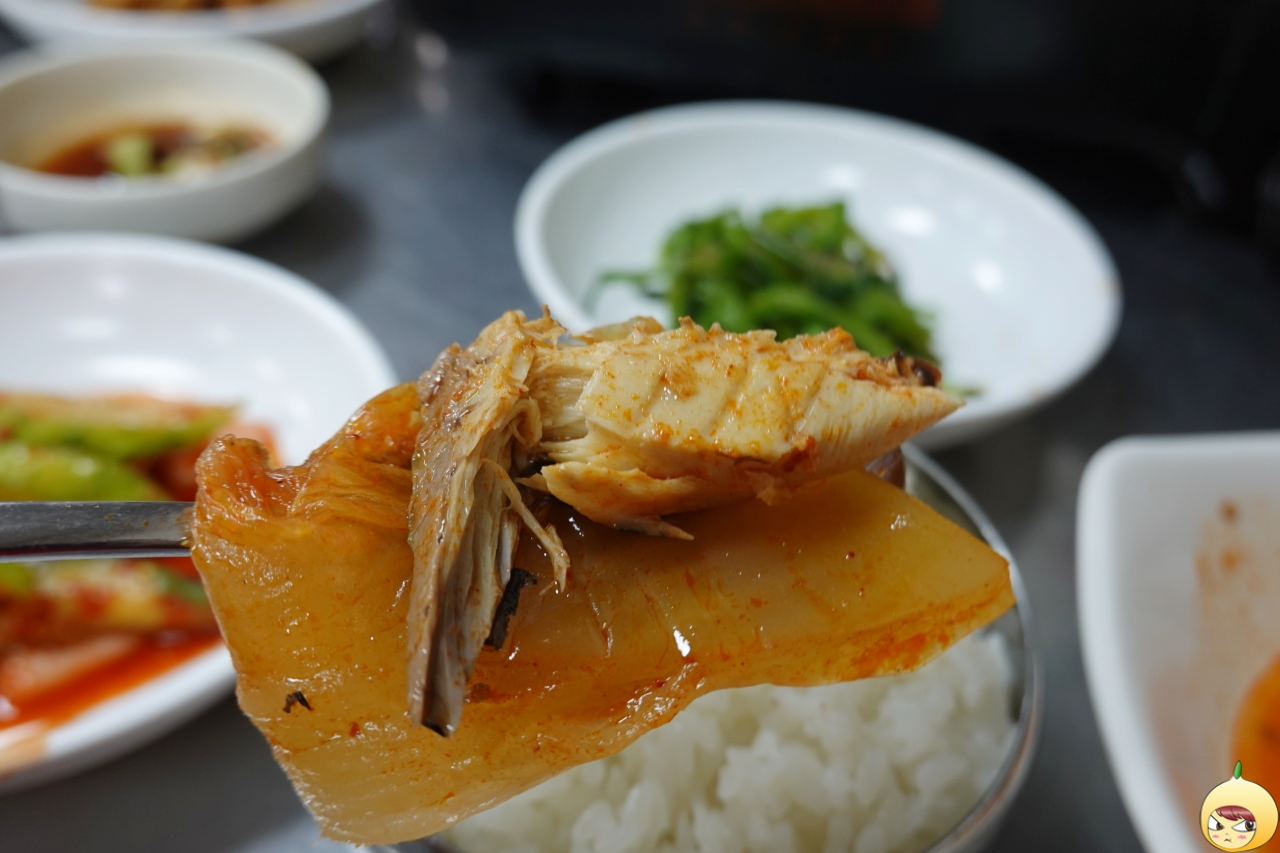 밥에 김치 그리고 고등어 한점