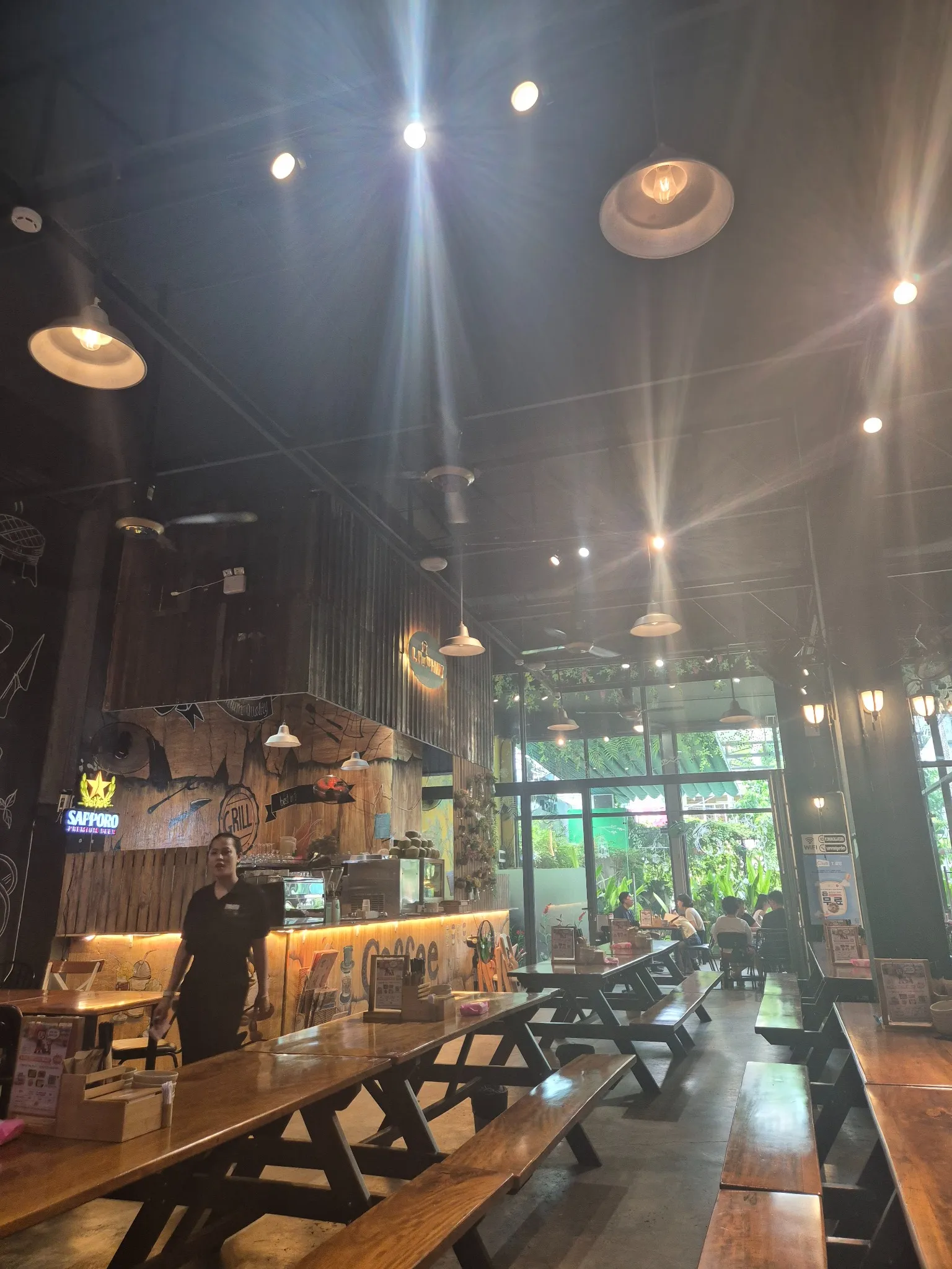 쏨모이가든 내부