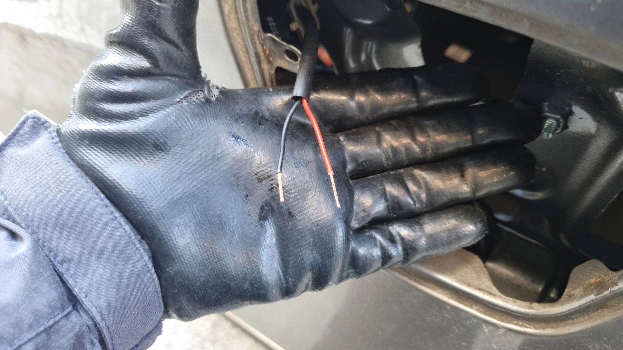 버튼 연결 전선