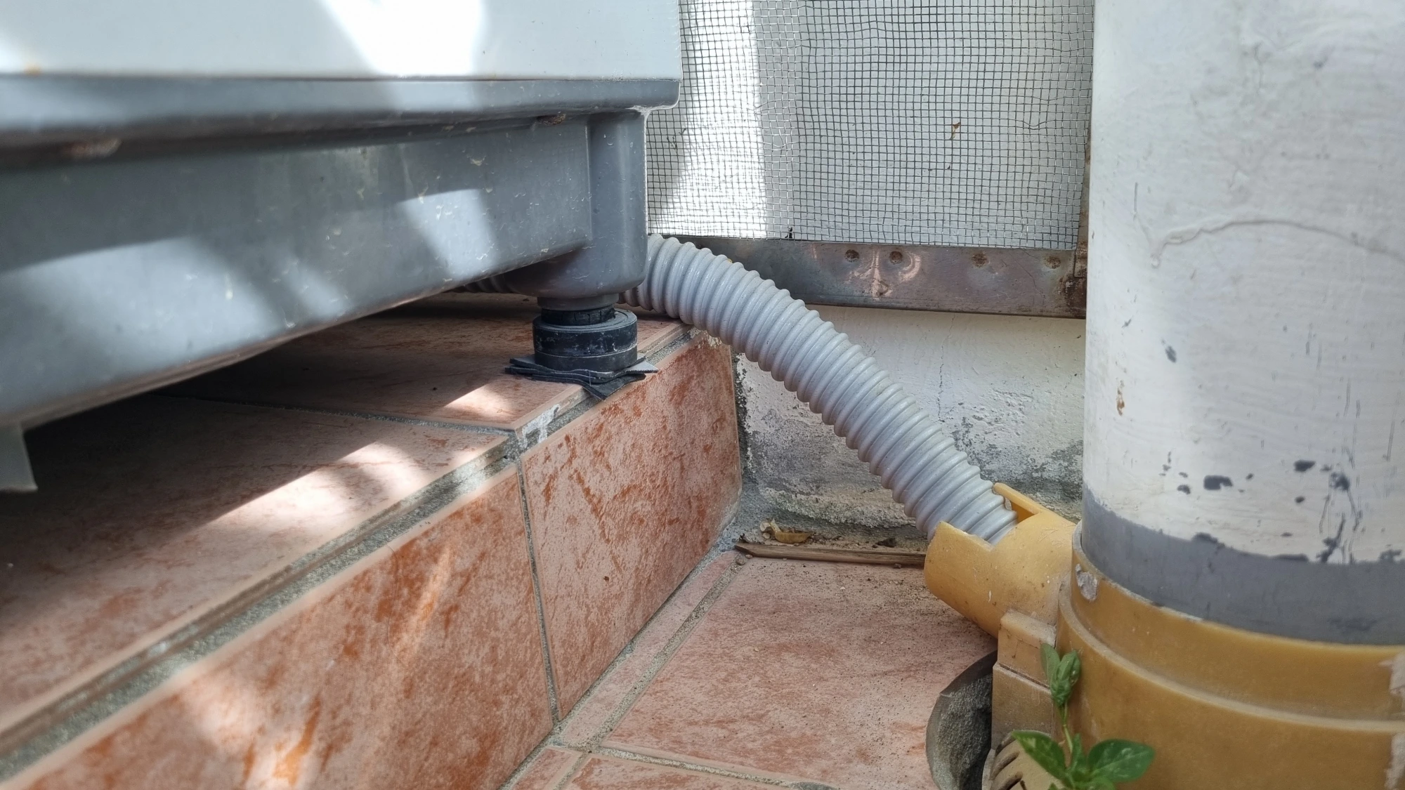 통돌이 세탁기 배수관