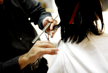 미용사, 머리카락을 넘어 마음을 디자인하는 사람