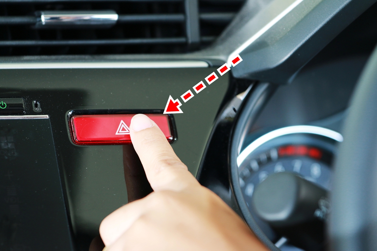 비상등 켜고 난폭운전을 하는 버스