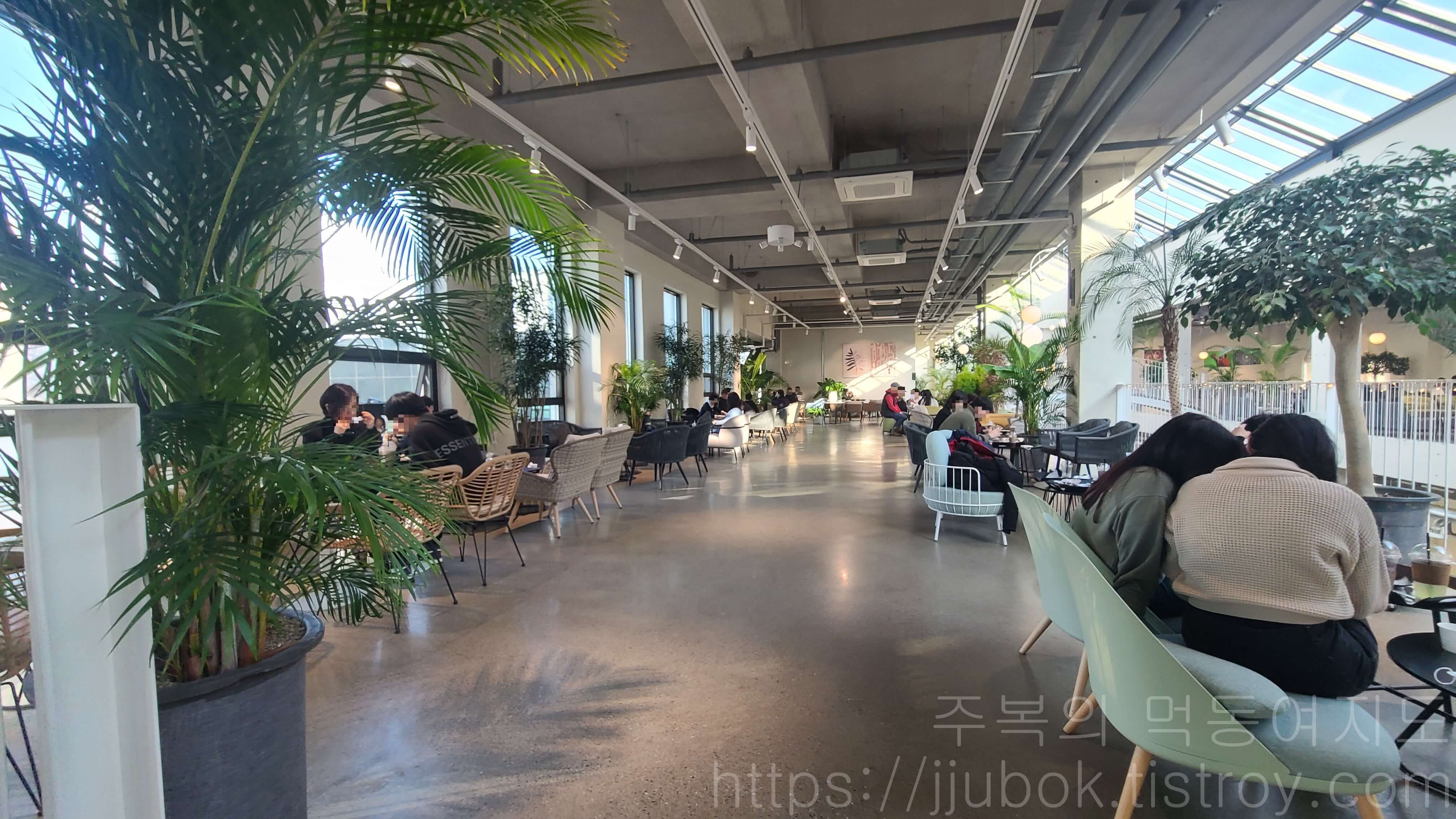 앤드-테라스-AND-TERRACE-파주점-3층