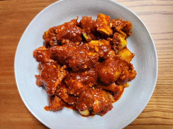 완성된 돼지 갈비 찜
