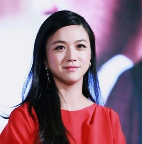 빨간색-드레스를-입은-영화배우-탕웨이