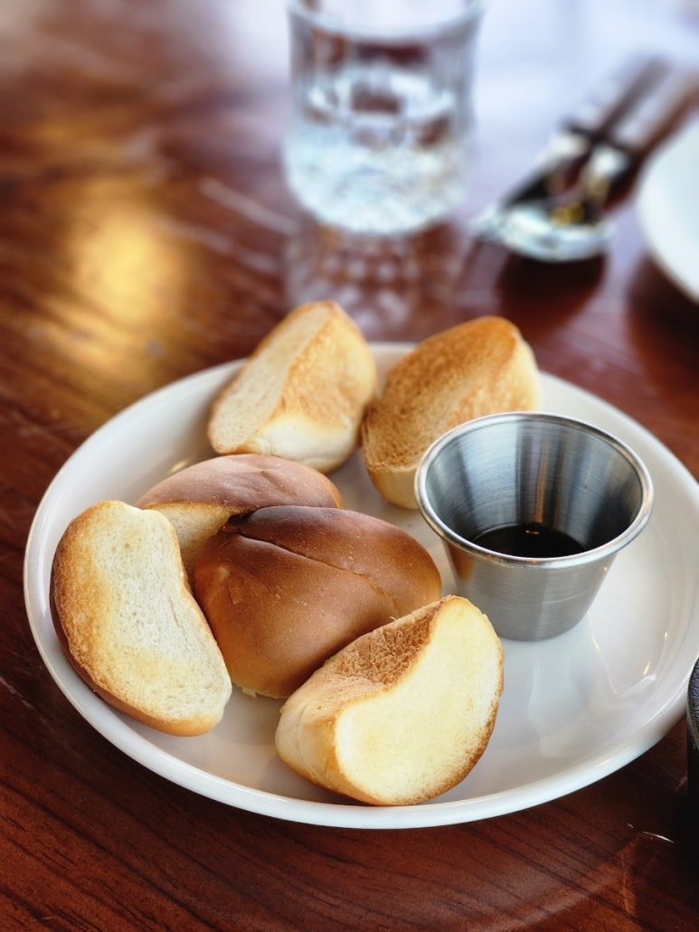 충주 가볼만한곳: 파스타, 피자, 커피를 한 번에! 중앙탑 카페루암리