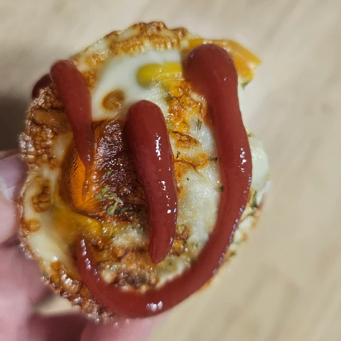 계란빵-케첩 뿌린 것