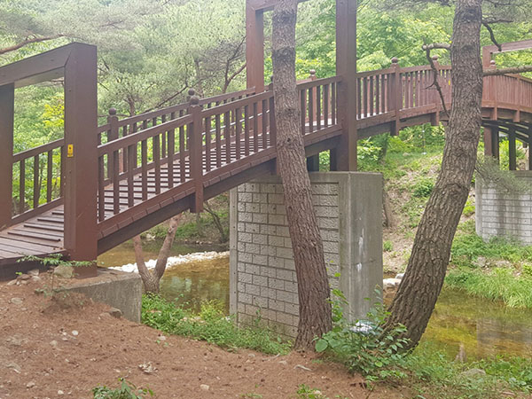 용현자연휴양림 입구 전경