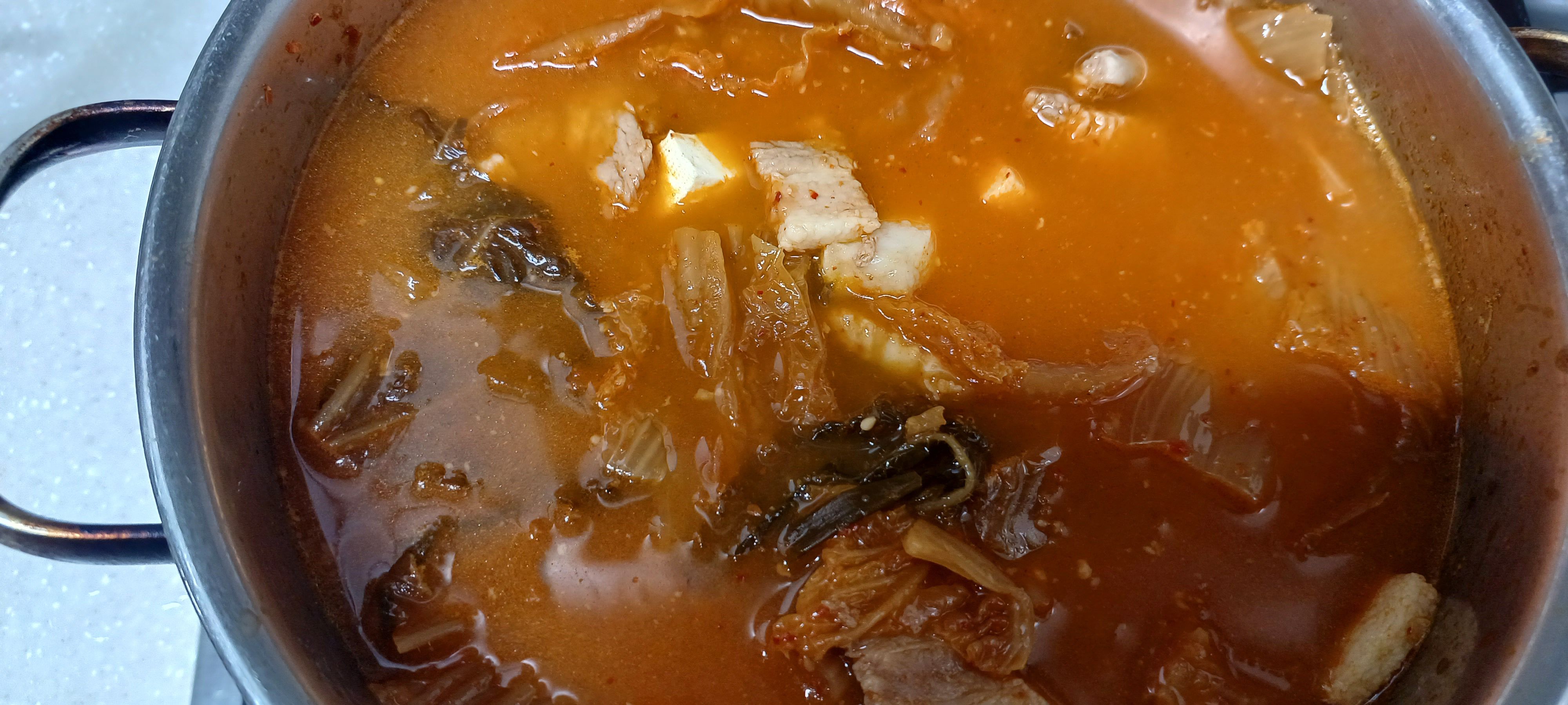 육수 붓기