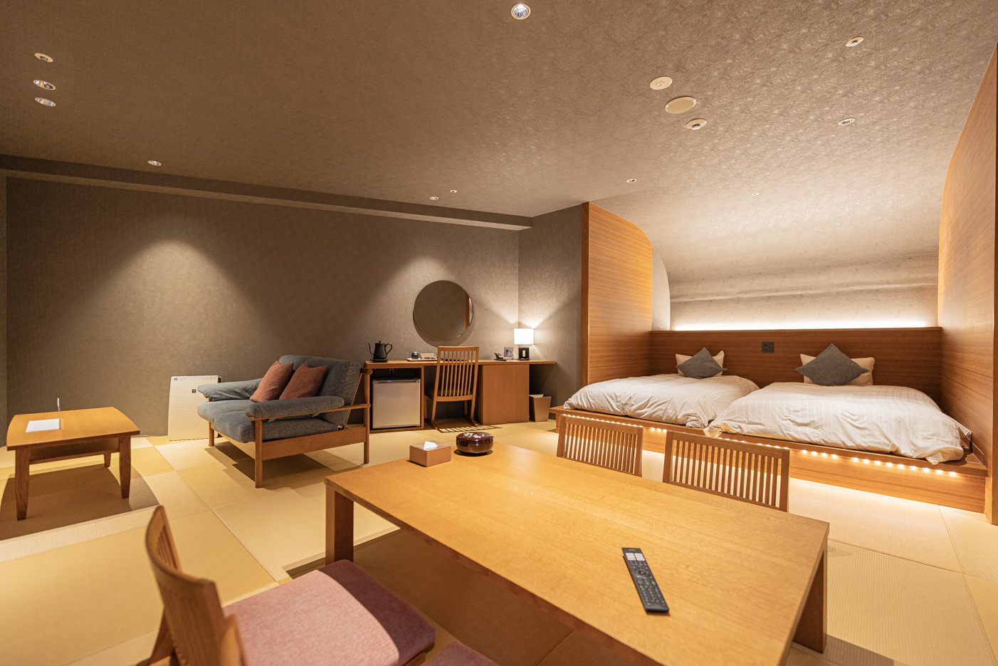Original source photograph 47 for Osaka and Kansai Hotels: 36 Stay and Bathing Records, Plus 8 Official Introductions