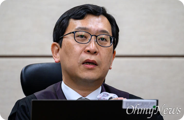 지귀연과는 너무나 다른 '한덕수 재판부- 이진관 부장판사 '[사진=오마이뉴스]