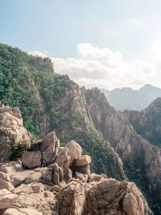추석연휴 여행 추천 설악산 권금성 케이블카에서 본 단풍과 동해 전망"