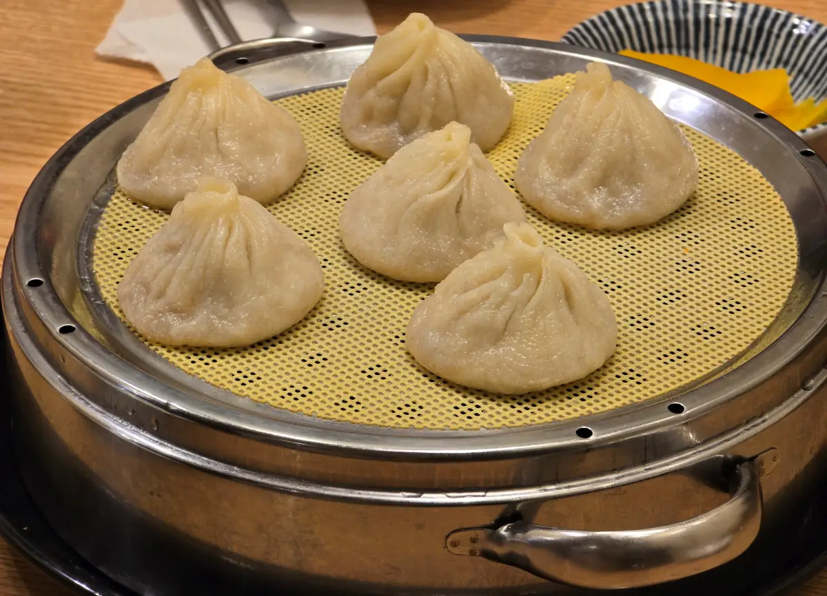 찜기 위의 소룡포 6조각