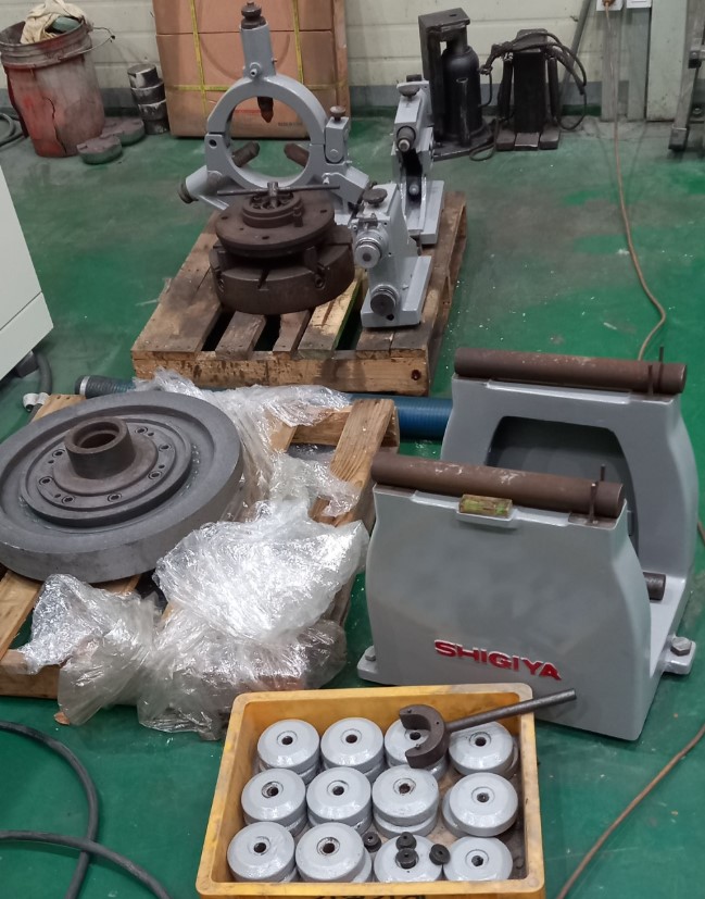 시기야 GP-45-300 원통 연마기 부품들