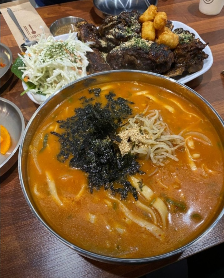 직화 뼈구이와 장칼국수 맛집