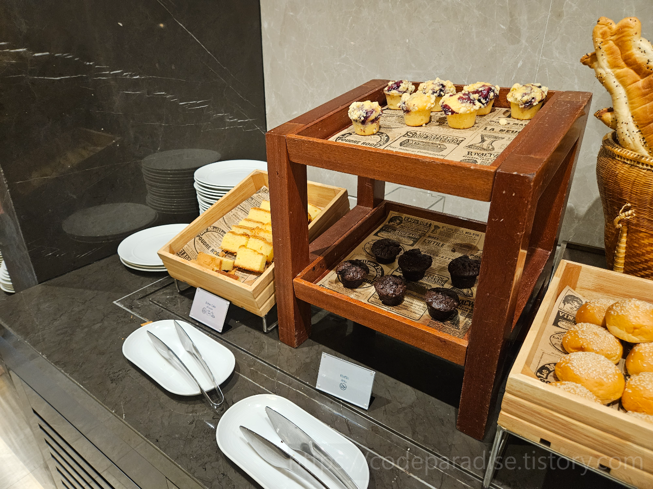 ํธํ
์ฌ์ง