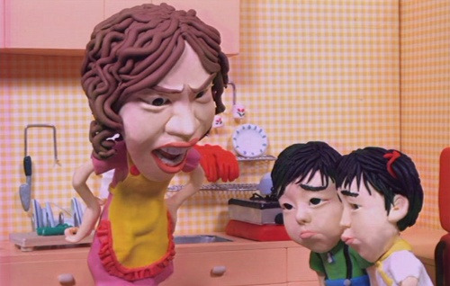 화내는 엄마와 혼나는 아이들