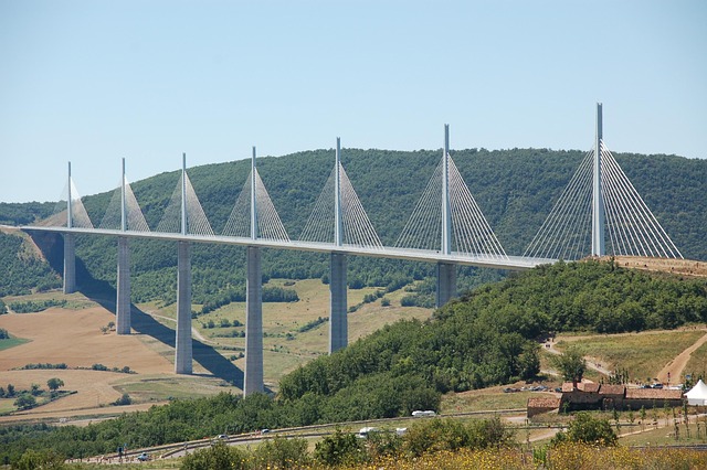 [도시설계] 혁신적인 다리(Bridge) 디자인: 랜드마크가 되는 다리 설계 사례