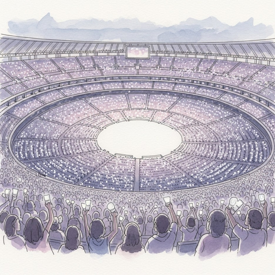 수많은 팬들이 불을 밝힌 거대한 공연장 내부 전경