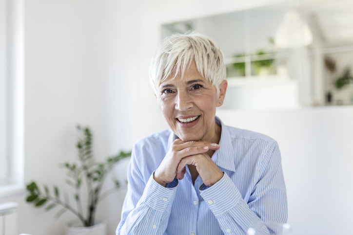 건강한 노인의 미소사진