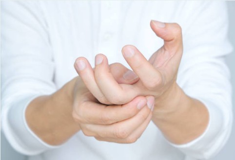 손가락 끝이 저린 이유