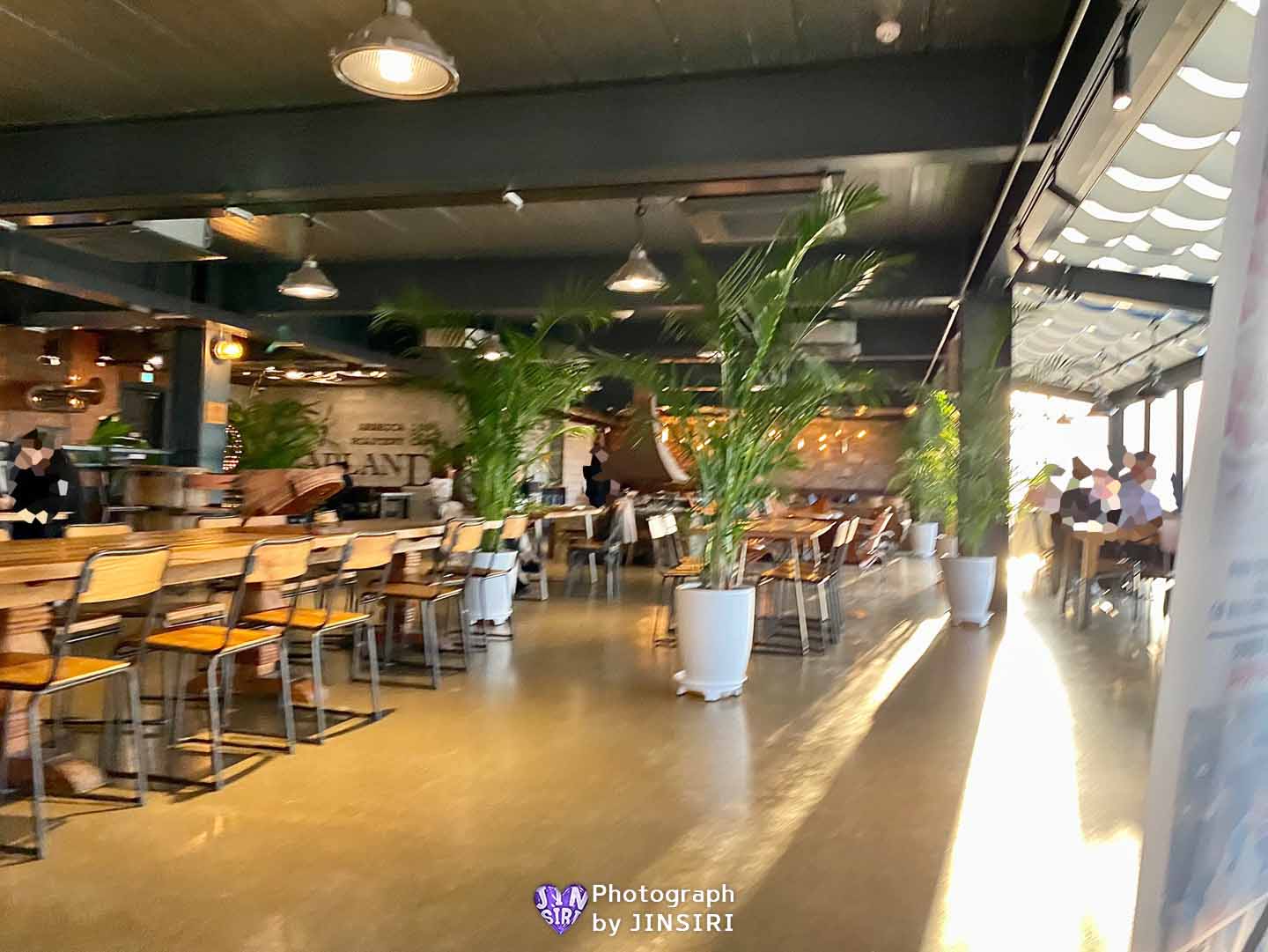 ๋ผํ๋๋ 2์ธต