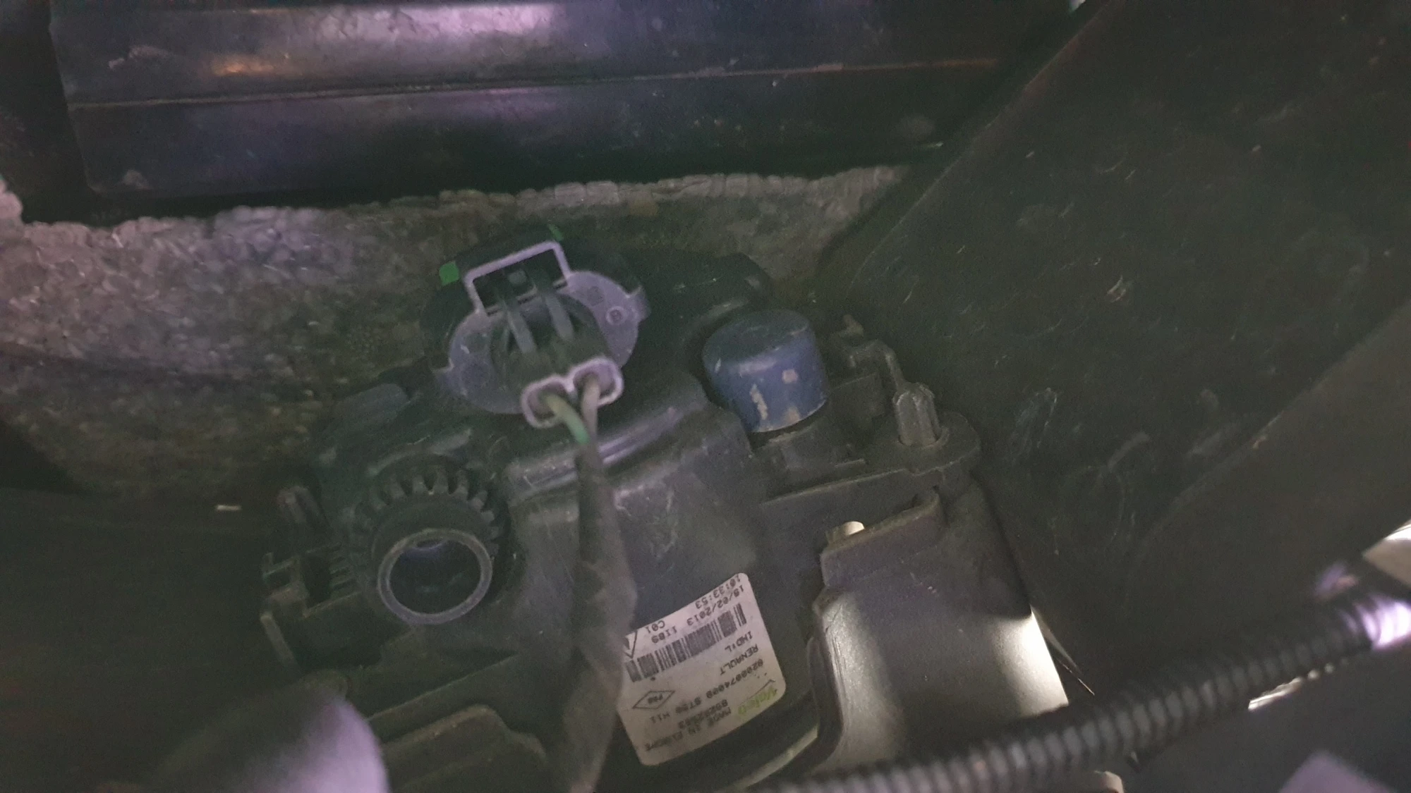 안개등 전구 소켓 고정 상태