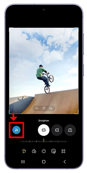 스마트폰 인공지능 아이콘에 파란색 표시