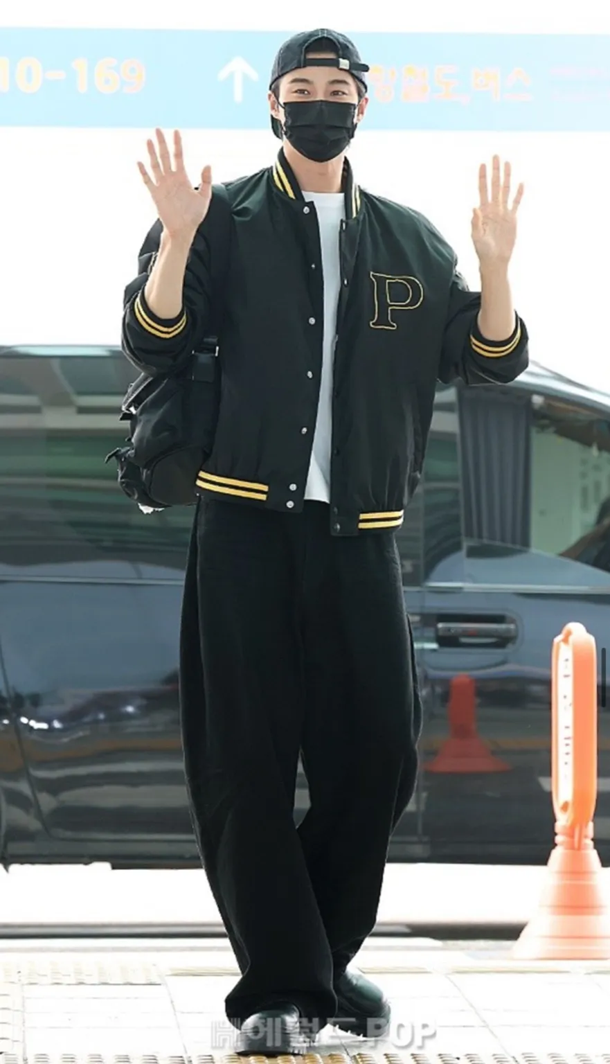 프라다변우석, 변우석프라다백팩, 프라다백팩가격, 프라다남자백팩, 프라다백팩아울렛, 변우석프라다착용샷, 프라다리나일론백팩, 프라다백팩코디, 변우석공항패션프라다, 변우석패션, 변우석인스타그램, 변우석가방, 남자명품백팩추천, 프라다백팩후기, 프라다공식스토어, 프라다신상백팩, 프라다아울렛가격, 프라다명품가방, 2025프라다백팩, 남자백팩브랜드